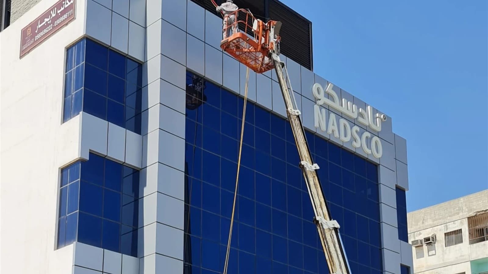 تنظيف واجهات الكلادينج